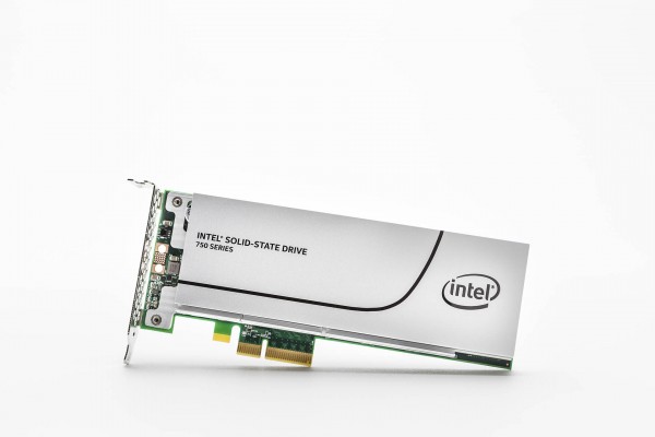 Intel predstavio klijentski SSD disk dosad najvećih performansi