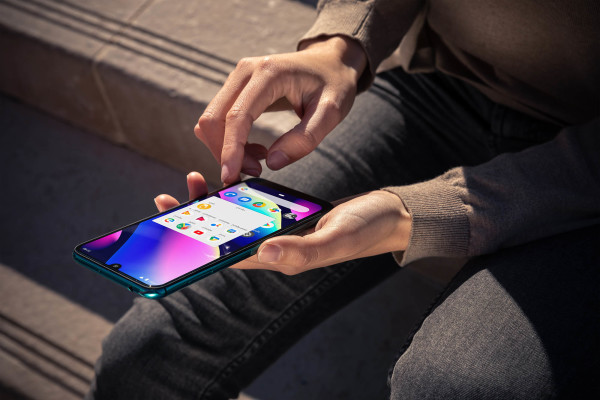 Wiko_MWC2019_View3_Lifestyle-01_HD