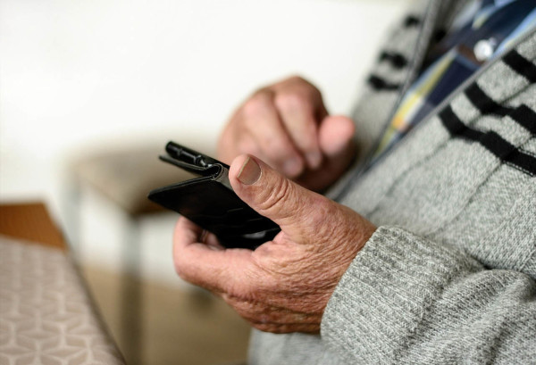 Što treba napomenuti starijim osobama kako ne bi postali žrtve internetskih prijevara