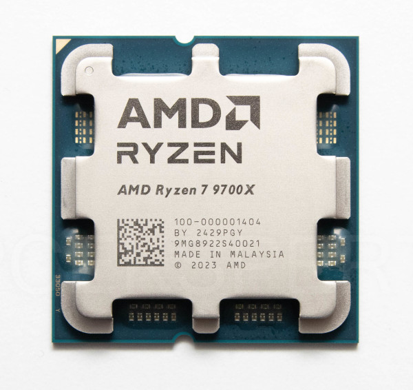 amd_ryzen_7_9700x_2a