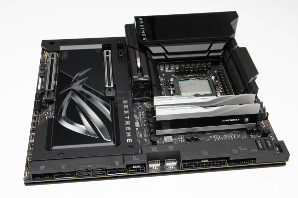 asus_rog_maximux_z890_extreme_14