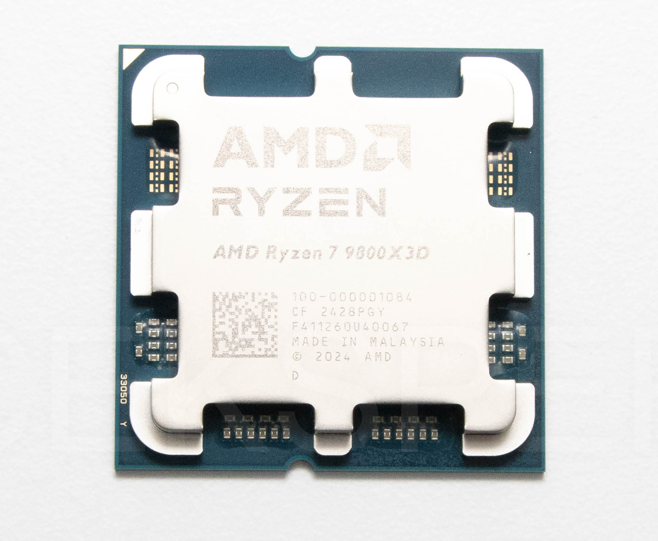 AMD Ryzen 7 9800X3D recenzija