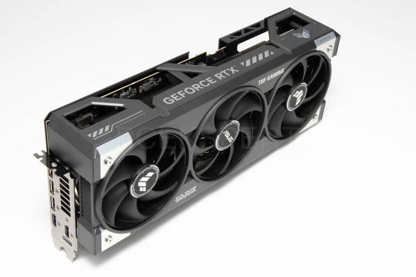 asus_tuf_gaming_geforce_rtx_5080_oc_3