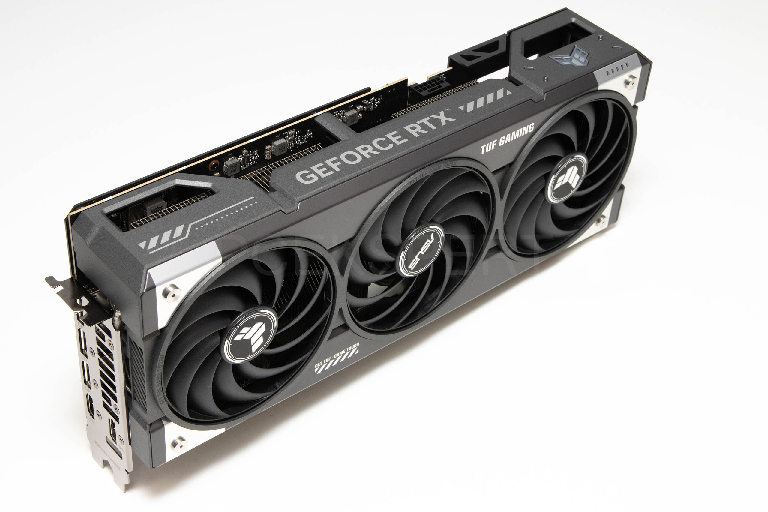 ASUS TUF Gaming GeForce RTX 5070 Ti OC recenzija