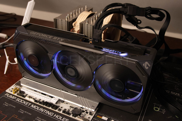 gigabyte_geforce_rtx_5090_gaming_oc_10