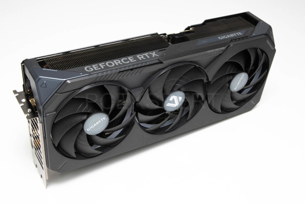 gigabyte_geforce_rtx_5090_gaming_oc_11