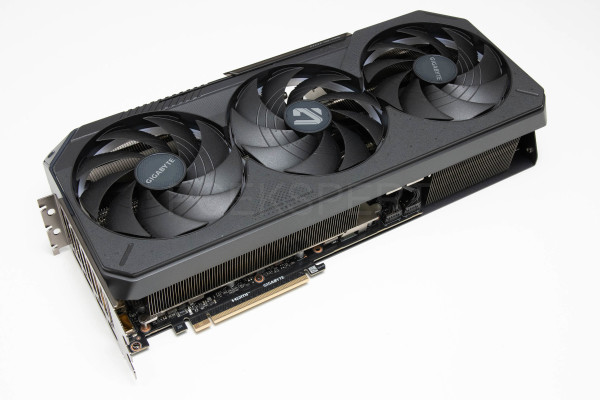 gigabyte_geforce_rtx_5090_gaming_oc_3