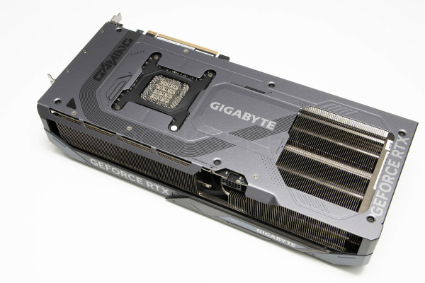 gigabyte_geforce_rtx_5090_gaming_oc_4