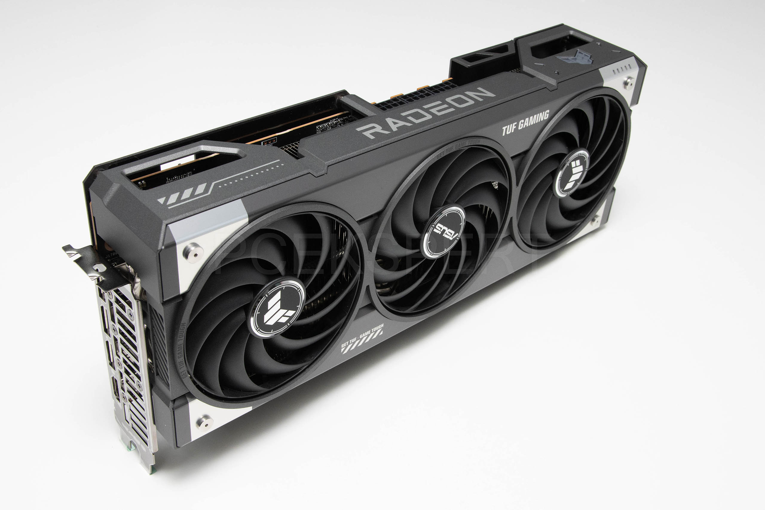 ASUS TUF Gaming Radeon RX 9070 XT OC recenzija