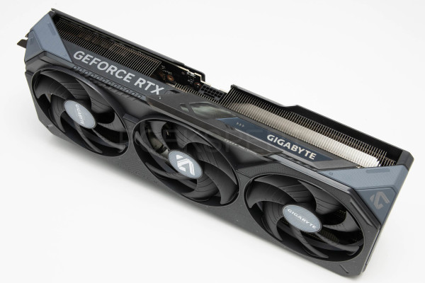 gigabyte_geforce_rtx5070_gaming_oc_14