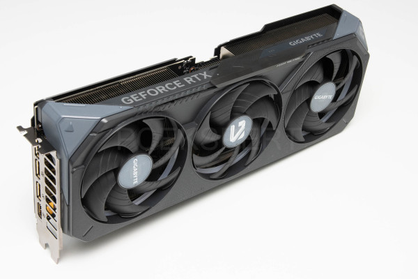 gigabyte_geforce_rtx5070_gaming_oc_3