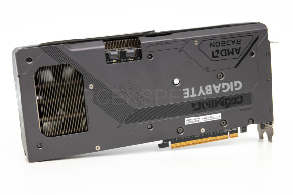 gigabyte_radeon_rx9070_oc_10