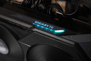 gigabyte_radeon_rx9070xt_gaming_oc_10