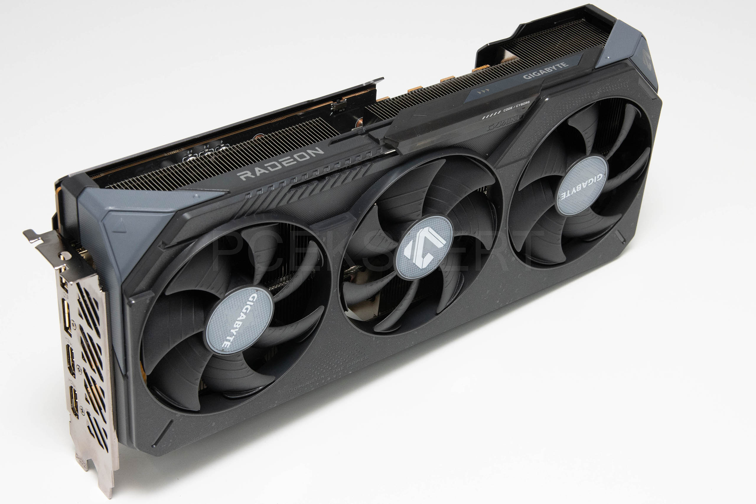 Gigabyte Radeon RX 9070 XT Gaming OC recenzija