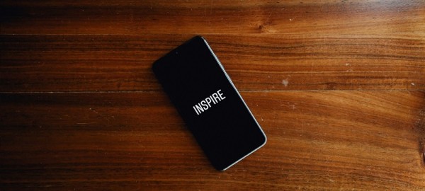 20. godišnjica Appleovog mobitela - novi dizajn i puno stakla