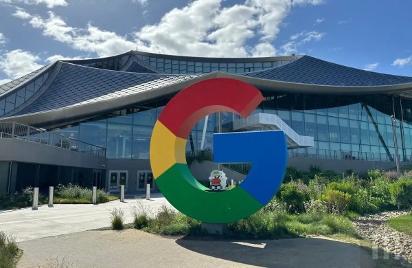 AI potresa Googleovu poziciju, prijeteći zlatnom odnosu između dva diva Applea i Alphabeta