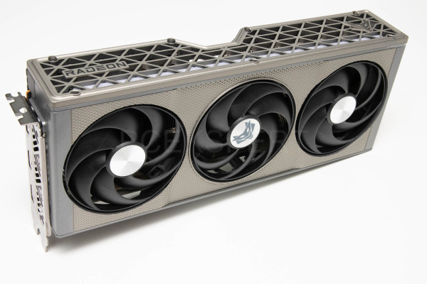 sapphire_nitro+_radeon_rc_9600_xt_oc_17