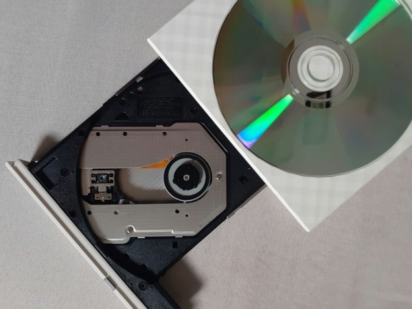 43 godine od rođenja CD diskova revolucija u glazbenoj i računalnoj industriji