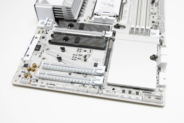 gigabyte_x870e_aorus_pro_x3d_ice_10