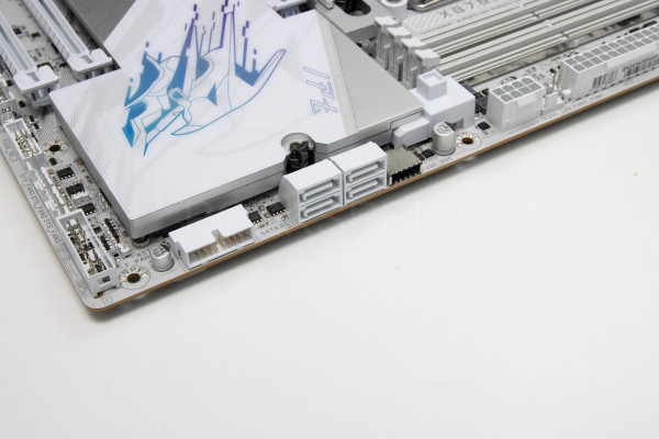 gigabyte_x870e_aorus_pro_x3d_ice_13