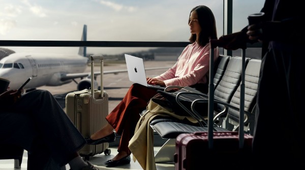 Apple više ne uključuje punjač uz MacBook Pro u Europi – ekologija ili štednja