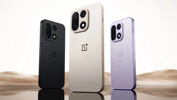 OnePlus 15 lansiran