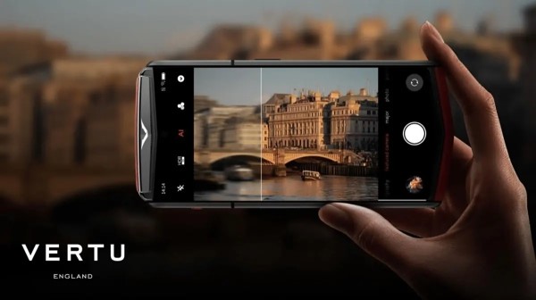 Vertu predstavio luksuzni flagship Agent Q – ručno izrađen telefon od kože haringe i 320 švicarskih dijelova (2)