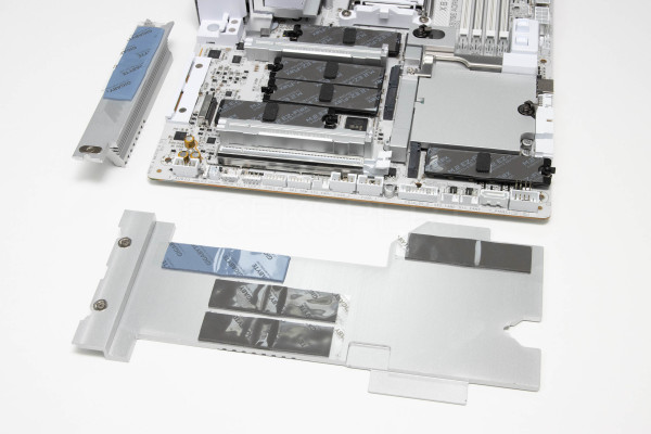 gigabyte_x870e_master_x3d_ice_10