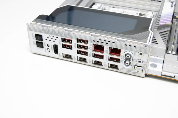 gigabyte_x870e_master_x3d_ice_12