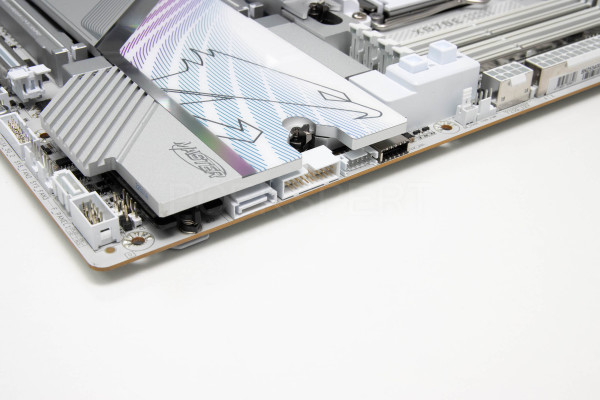 gigabyte_x870e_master_x3d_ice_13