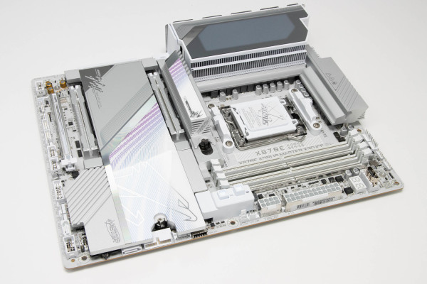 gigabyte_x870e_master_x3d_ice_5