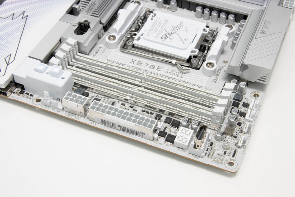 gigabyte_x870e_master_x3d_ice_8