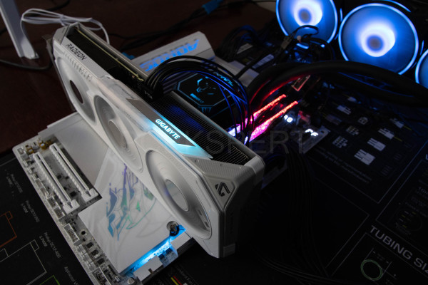 gigabyte_radeon_rx9060xt_gaming_oc_ice_16g_14