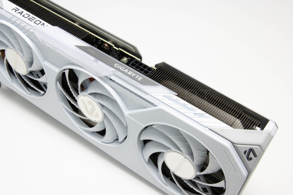 gigabyte_radeon_rx9060xt_gaming_oc_ice_16g_7