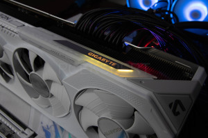 gigabyte_radeon_rx9070xt_gaming_oc_ice_16g_10