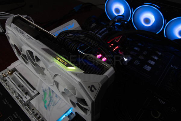 gigabyte_radeon_rx9070xt_gaming_oc_ice_16g_13