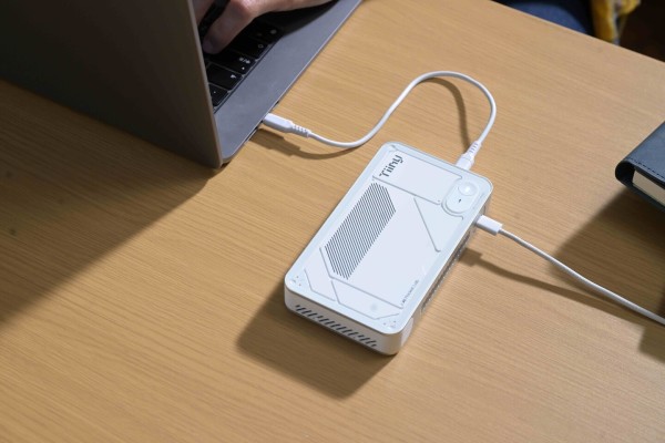 Ovaj mini PC je malen kao džepni power bank -5
