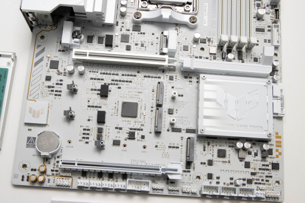 asus_tuf_gaming_x870_pro_wifi7_w_neo_10