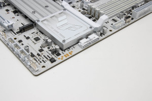 asus_tuf_gaming_x870_pro_wifi7_w_neo_12