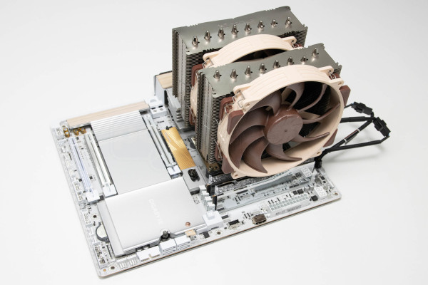 gigabyte_x870e_aero_x3d_wood_17