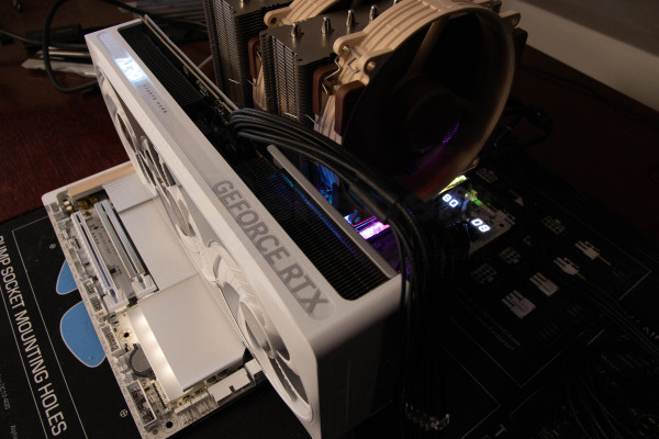 gigabyte_x870e_aero_x3d_wood_31