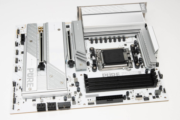 sapphire_pure_x870a_wifi7_4