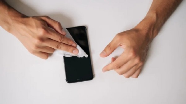 Kako učinkovito očistiti telefon i drastično smanjiti broj bakterija_3
