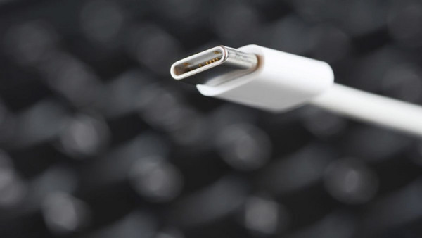 Zašto isti USB-C kabel puni jedan uređaj brzo, a drugi sporo Evo pravog razloga